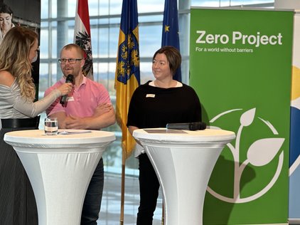 Foto vom den Teilnehmerinnen des ALC Inklusionspreisträgern: Betonwerk Jungwirth beim Zero Project Unternehmensdialog in Niederösterreich vom 7.11.2023.